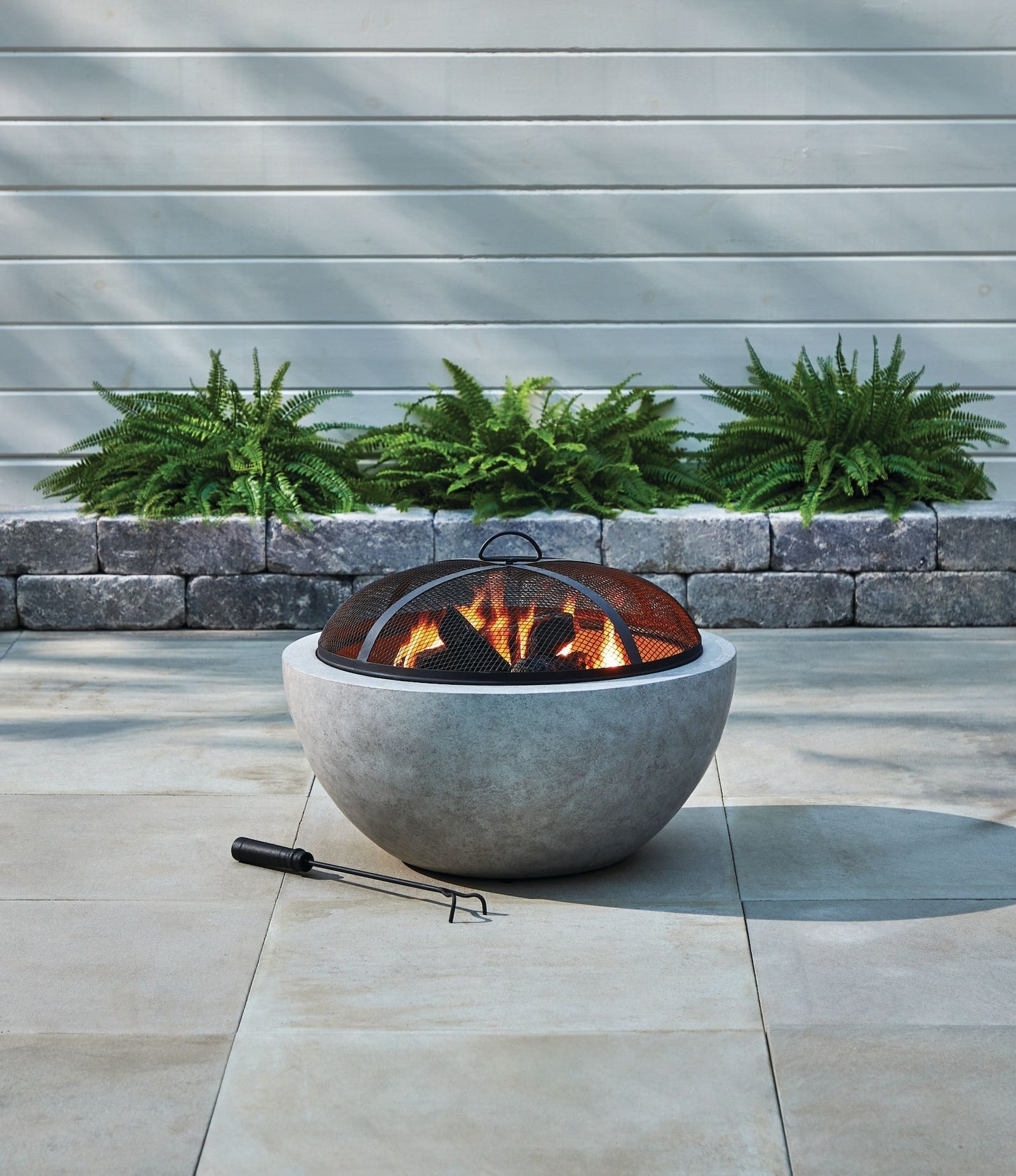 Outdoor Round Steel Wood Burning Firepit with Spark Screen, 24-in X7K9 - product image 3