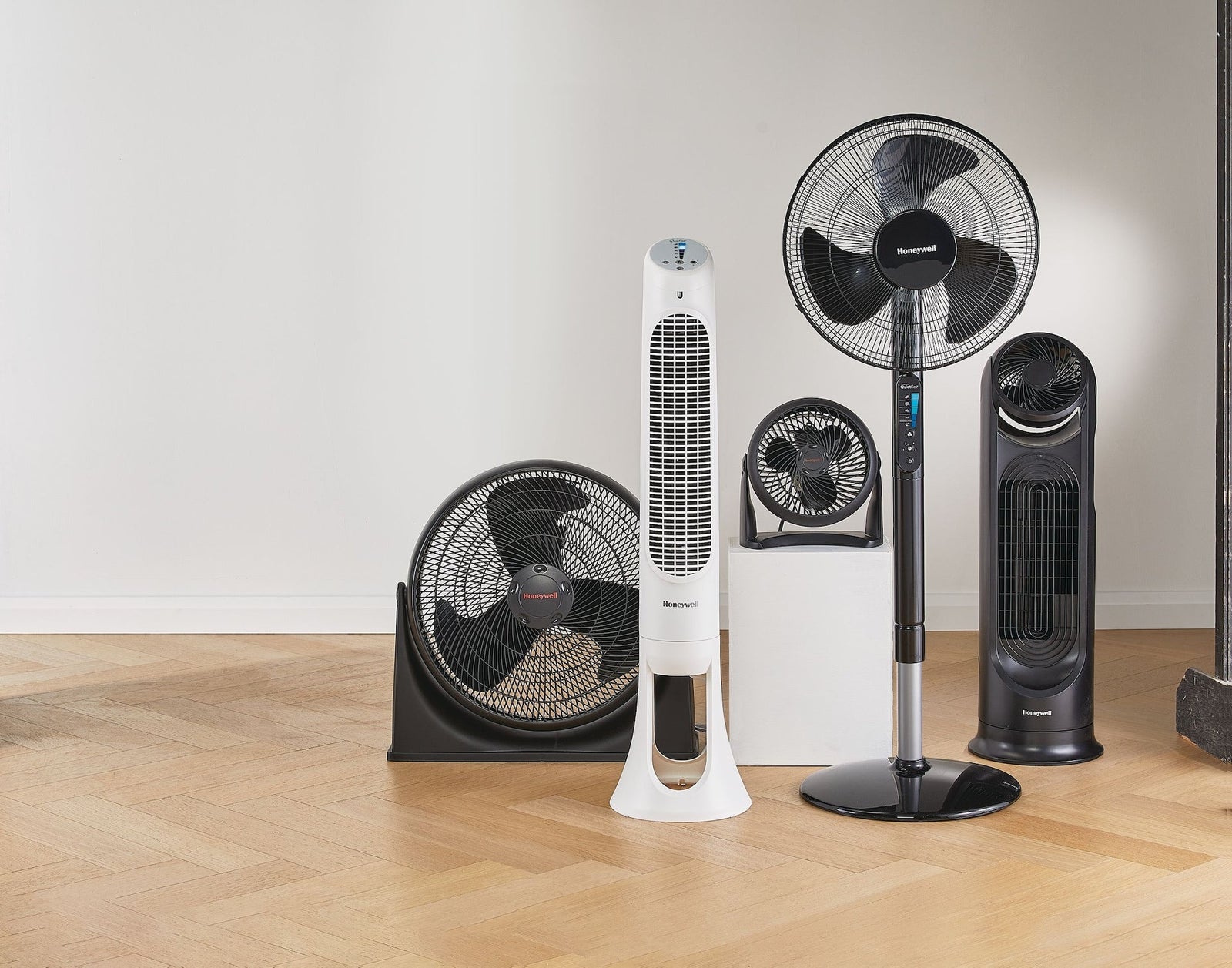TurboForce Tilt-Head Portable Air Circulator Table/Desk Fan, 3-Speed, Black, 7-in M1T3 - product image 4