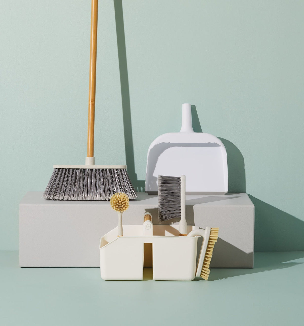type A Whisk & Dustpan Set Y4E5 - product image 3
