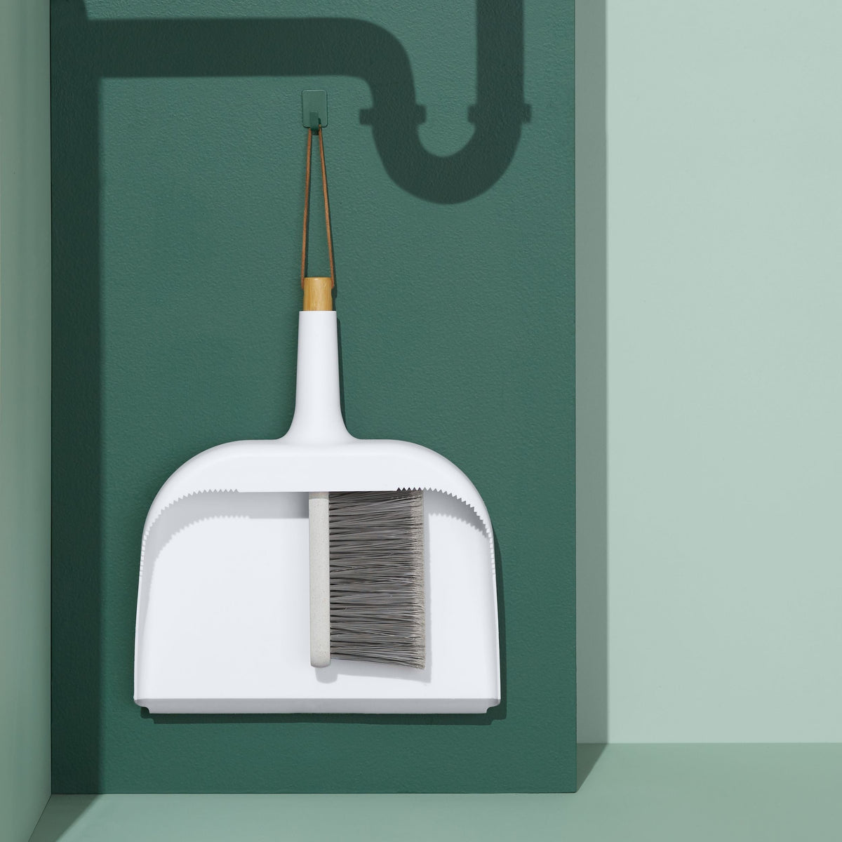 type A Whisk & Dustpan Set Y4E5 - product image 4